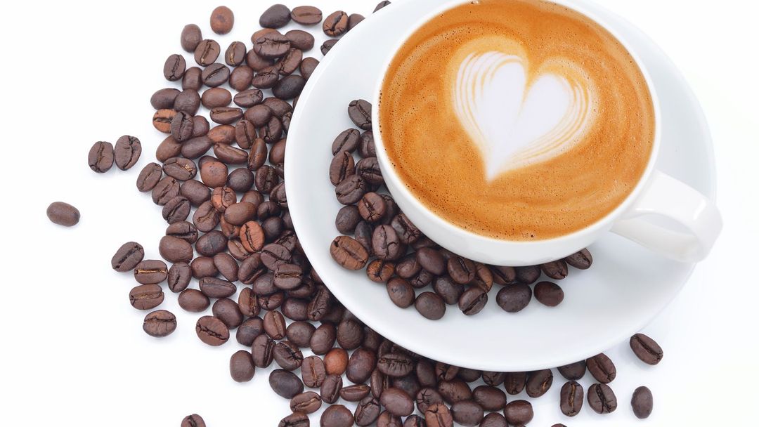 5 šálků kávy denně bez rizika? Evropská studie to potvrzuje!